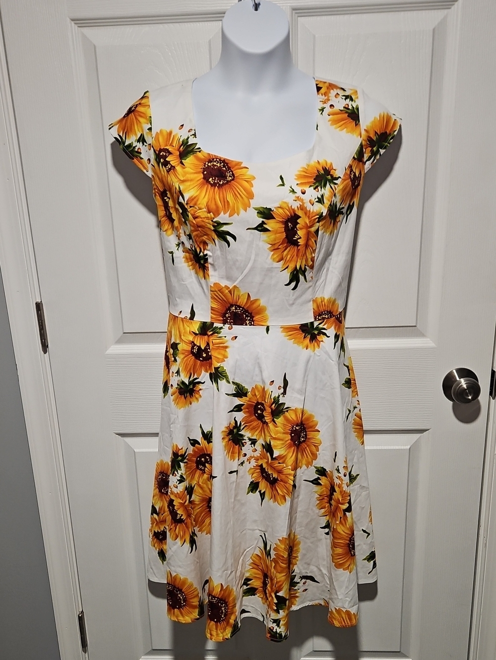 White Sunflower Print Midi Dress with Scoop Neck